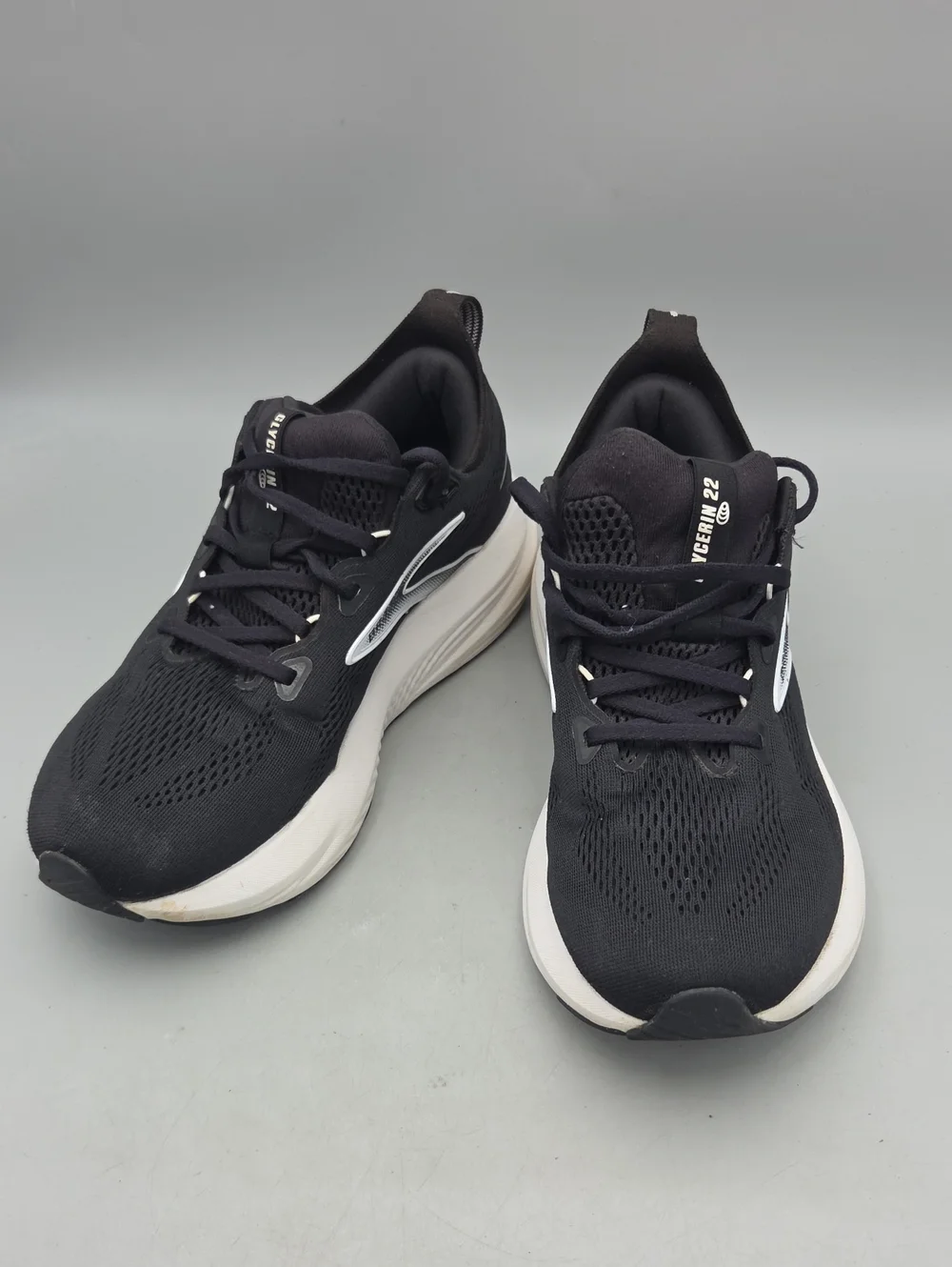 Brooks Glycerin 22 Women size 9.5 black Running Shoes